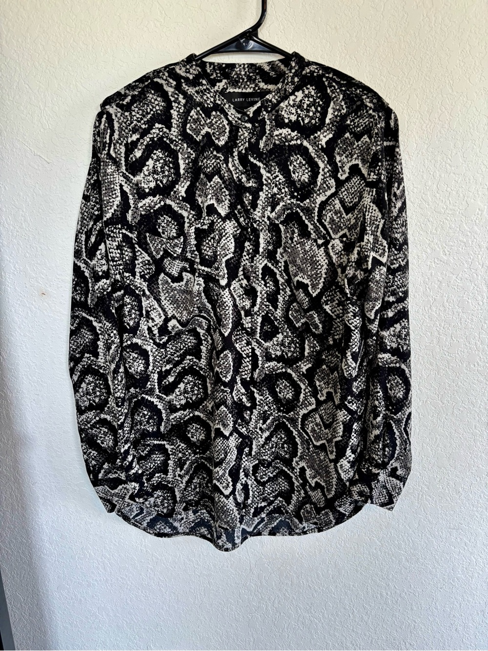 Larry Levine Black and White Snake Print Blouse